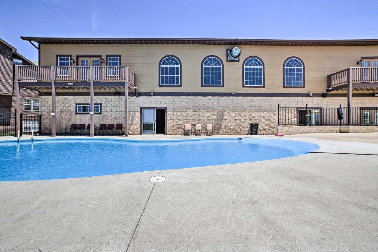 Luxe Branson Retreat With Mtn Views And Pool Access! 아파트 외부 사진