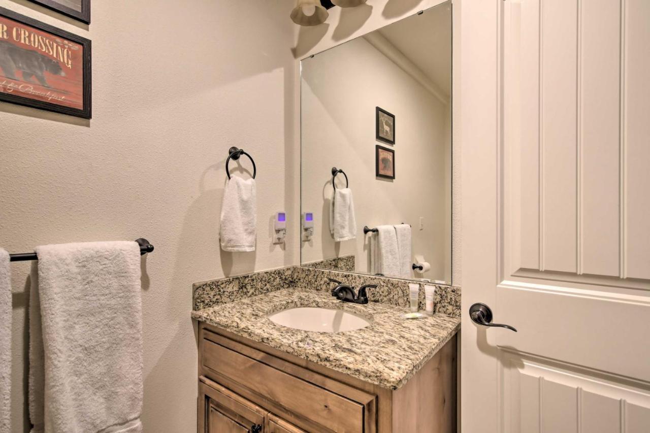 Luxe Branson Retreat With Mtn Views And Pool Access! 아파트 외부 사진